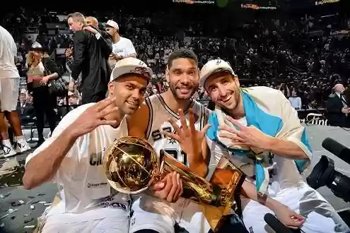 湖人三人组最强阵容图(nba历史最强五人阵容)插图4