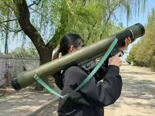 合金装备怎样用火箭筒插图1